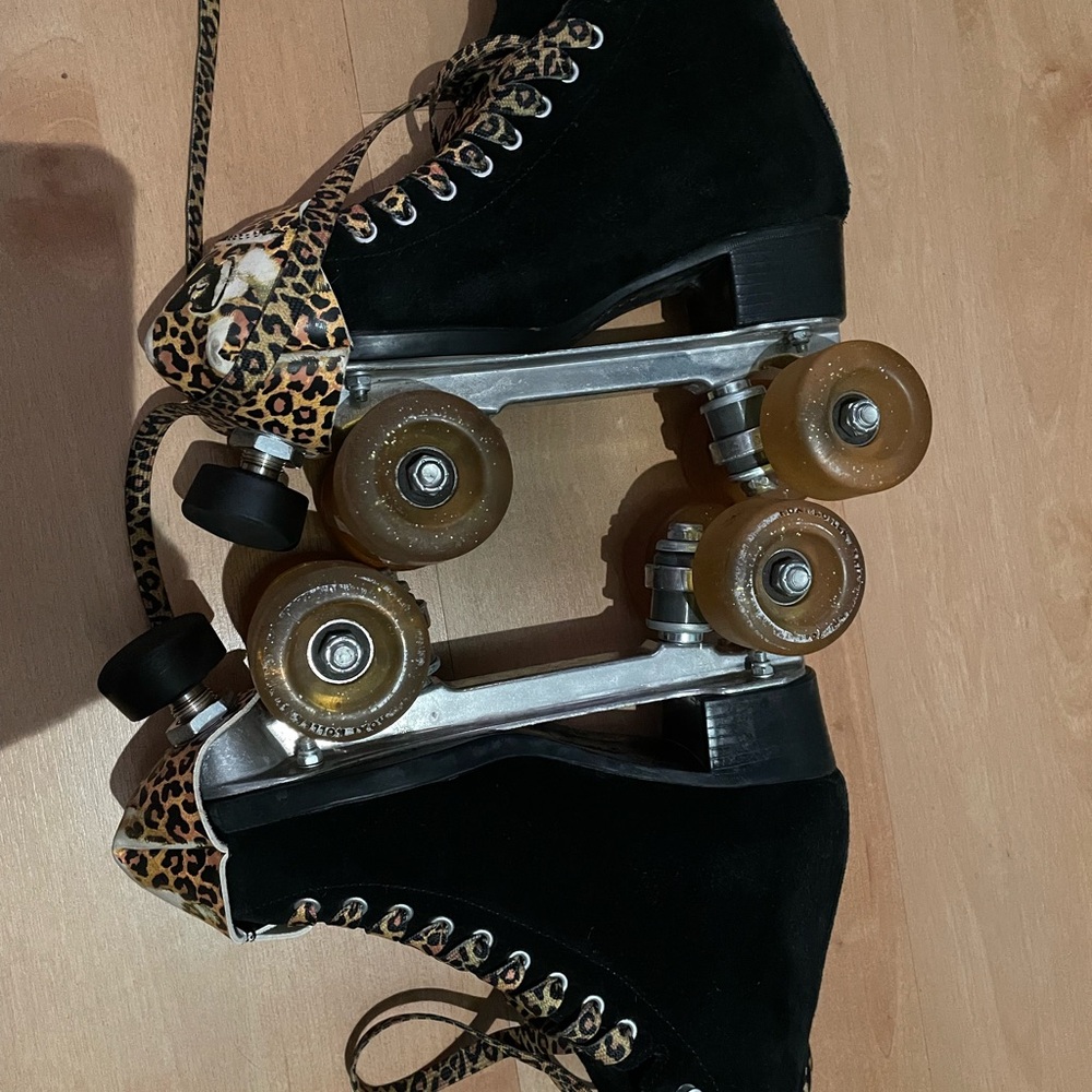 Moxi Panther Roller Skates